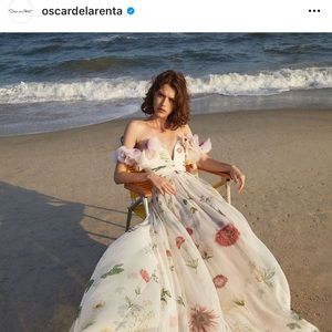Oscar De La Renta Tossed Botanicals Chiffon Gown